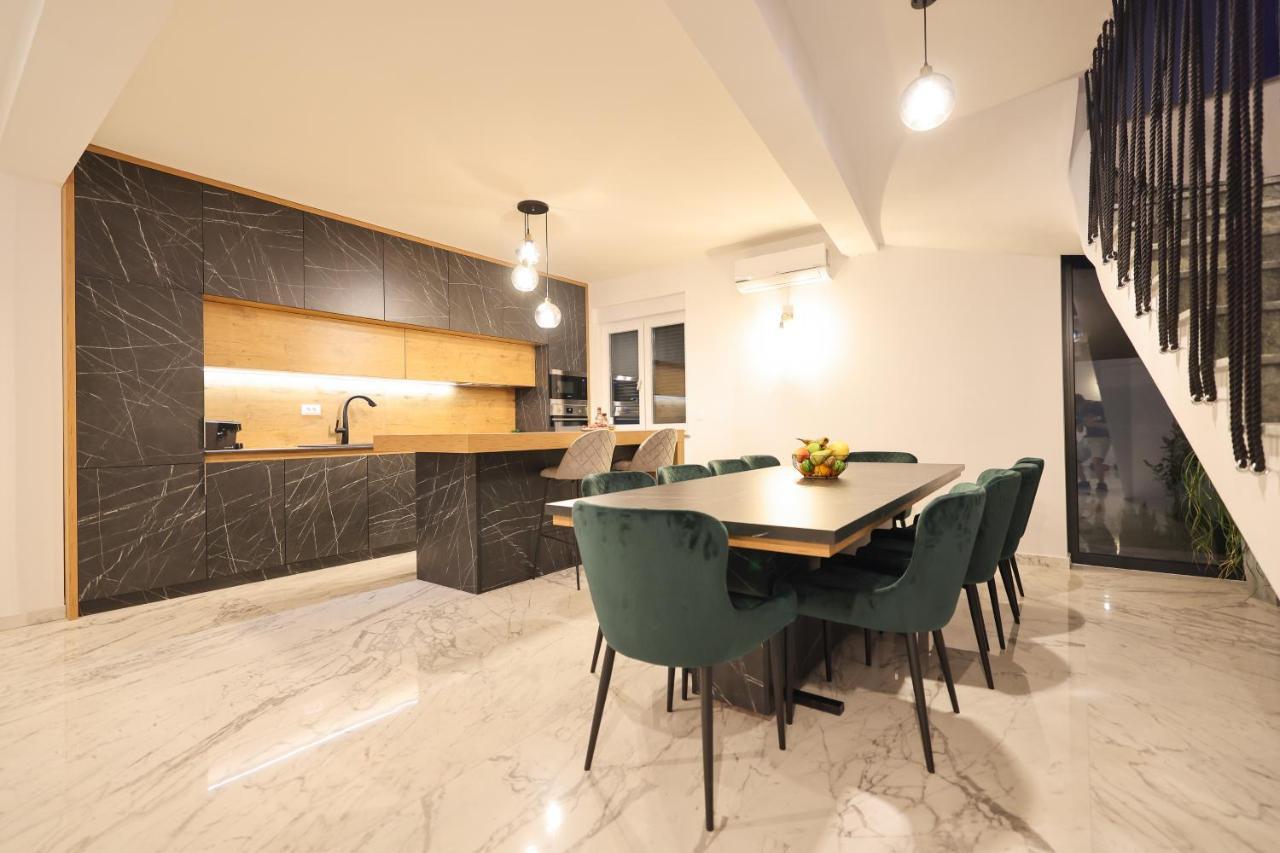 Rhapsody In Green - Luxury Villa In Zadar Crno Zewnętrze zdjęcie