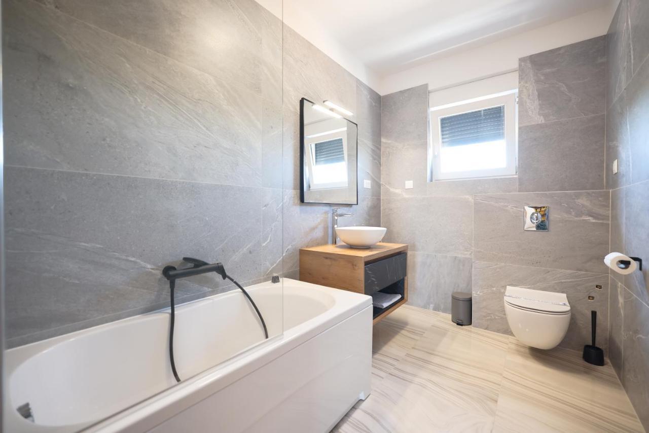 Rhapsody In Green - Luxury Villa In Zadar Crno Zewnętrze zdjęcie